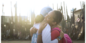 Deux enfants pour l'association SOS Villages enfants